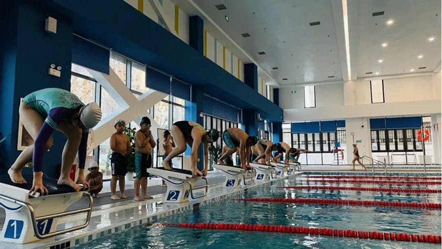 鱼翔浅底，"水"与争锋  探访北京雄狮游泳校队 - Fish-in-the-water-water-and-competition-A-visit-to-the-Beijing-Lions-Varsity-Swimming-Team